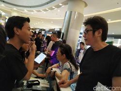 Antrean Panjang demi Smartphone Kelas Sultan