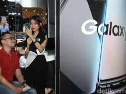 Antrean Panjang demi Smartphone Kelas Sultan