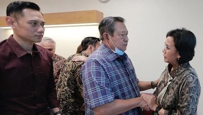 Momen Sri Mulyani dan Menkeu Era SBY Jenguk Bu Ani