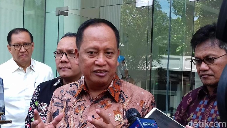Menristek: Demo Tak Dilarang, Tapi Kampus Harus Ajak Mahasiswa Dialog Menristek: Demo Tak Dilarang, Tapi Kampus Harus Ajak Mahasiswa Dialog