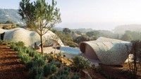 Terletak di Costa Brava, Spanyol rumah tersebut dibangun dengan pemandangan menghadap laut. Enric Ruiz-Geli/Inhabitat.