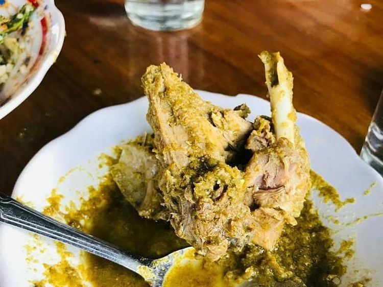 Ini Itiak Lado Mudo, Bebek Cabe Ijo Khas Minang yang Bikin Ngiler!