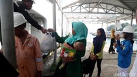 PT Pelayaran Nasional Indonesia (Pelni) mematok harga tiket kapal penyeberangan KM Sabuk Nusantara (Sanus) 66 dari Pelabuhan Sunda Kelapa ke Kepulauan Seribu senilai Rp 15.000 per penumpang. Harga tiket tersebut sudah termasuk asuransi perjalanan penyeberangan ke Kepulauan Seribu.