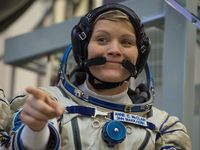 Christina Koch, salah satu astronot perempuan yang akan melakukan spacewalk bulan ini.