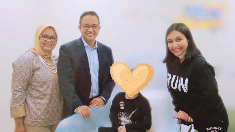 Setelah Jokowi, Giliran Anies Baswedan Jenguk Anak Denada Setelah Jokowi, Giliran Anies Baswedan Jenguk Anak Denada