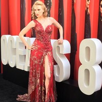  Pesan teks tersebut juga mengungkap bahwa Charlotte telah diperalat James agar kerjasama proyeknya terlaksana. Belakangan, Warnermedia dikabarkan sedang menginvestigasi kasus ini lebih lanjut. Foto: Instagram/@charlottekirkofficial