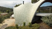 Rumah ini didesain oleh arsitek Enric Ruiz-Geli yang terinspirasi dari arsitektur tradisional Mediterania. Enric Ruiz-Geli/Inhabitat.