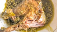 Duh, siapa pun yang lihat itiak lado mudo ini pasti ngiler! Genangan minyak cabe ijonya benar-benar menggugah selera. Foto: Instagram nlywrmn