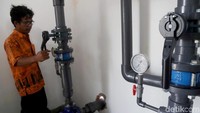 Mesin-mesin yang berada di instalasi tersebut memiliki tugas untuk mengolah air laut menjadi air bersih siap minum. Air yang mulanya berasa asin itu setelah melalui beragam proses penyulingan dan pengolahan dapat berubah menjadi air tawar.