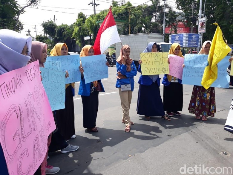Marak Begal Payudara, Aktivis Perempuan Gelar Aksi Keprihatinan Marak Begal Payudara, Aktivis Perempuan Gelar Aksi Keprihatinan