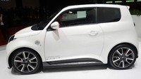 Pertama adalah e.GO Life versi standar, bentuknya seperti mobil city car pada umumnya, ringkas dan mampu menampung empat penumpang. Foto: Pool (Autoevolution)