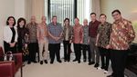 Gaya Santai SBY-AHY-Ibas Terima Sri Mulyani di NUH Singapura
