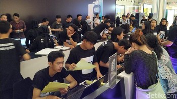 Lalu untuk harga Samsung Galaxy S10+ dibanderol 12GB/1TB: Rp 23.999.000, 8GB/512GB: Rp 18.499.000 dan 8GB/128GB: Rp 13.999.000  (Foto: detikINET/Agus Tri Haryanto)