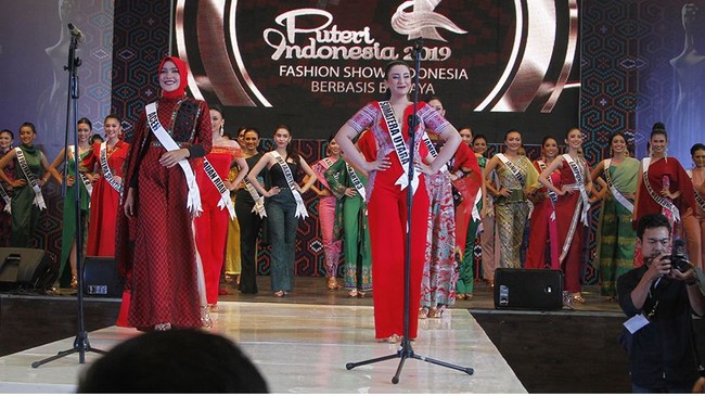Malam Final Pemilihan Puteri Indonesia 2019 diselenggarakan di Planery Hall, Jakarta Convention Center, Jumat (8/3/2019) kemarin. Dalam acara tersebut, sebanyak 39 wanita cantik terpilih dari seluruh penjuru Indonesia menunjukkan kemampuan mereka untuk merebut gelar Puteri Indonesia 2019.  Foto: Mohammad Abduh/Wolipop