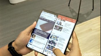 Bisa multitasking dengan menampilkan aplikasi bersandingan . Foto: Adi Fida Rahman/detikinet