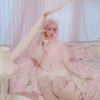 Selain dress, Fifi juga mengoleksi sejumlah aksesori bak boneka seperti tas, sepatu, dan jepit rambut. Foto: Instagram/fifidoll