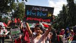 Potret Aksi Hari Perempuan di Kawasan Monas