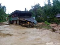 Diterjang Banjir, Puluhan Rumah di Mamasa Sulbar Rusak Parah