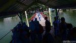 Persingkat Jarak Tempuh, Warga Lebih Senang Naik Perahu Eretan