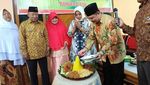 Ria Norsan, Wagub Kalbar yang Tersandung Kasus Kampanye Ternyata Doyan Makanan Tradisional