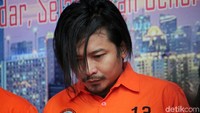 Zul ditangkap oleh tim Direktorat Narkoba Polda Metro Jaya di sebuah apartemen di kawasan Kelapa Gading, Jakarta Utara pada tanggal 28 Februari 2019.