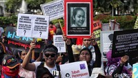 Massa melakukan aksi di kawasan Monas, Jakarta, Jumat (8/3/2019) dalam rangka menyambut Hari Perempuan Internasional.