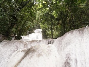 Satu Lagi Air Terjun Perawan Cantik di Papua