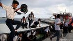Meraup Untung Lewat Perahu Tradisional Pembelah Laut Jawa