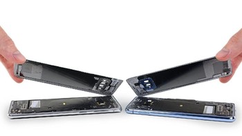 Ketika sudah terbuka, komponen ponsel lain terbilang mudah untuk dilepas. Foto: iFixit