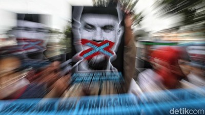 Aksi Tolak Penangguhan Penahanan Ahmad Dhani