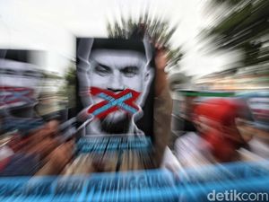 Aksi Tolak Penangguhan Penahanan Ahmad Dhani