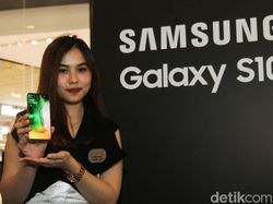 Ponsel Android Kelas Sultan di Tangan Para Wanita Menawan