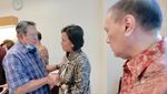 Gaya Santai SBY-AHY-Ibas Terima Sri Mulyani di NUH Singapura