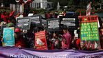 Potret Aksi Hari Perempuan di Kawasan Monas