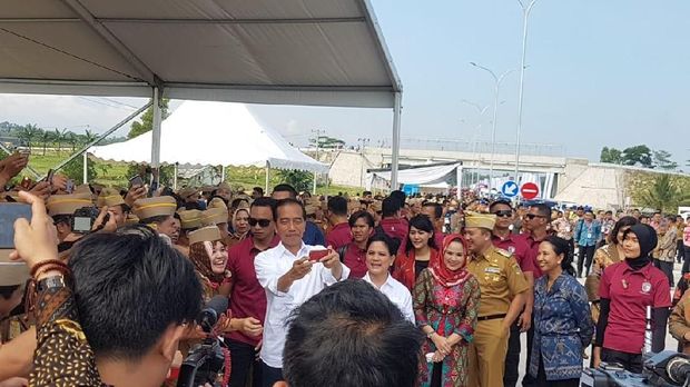 Jokowi Janji dari Lampung Sampai Aceh Tersambung Tol, Kapan?