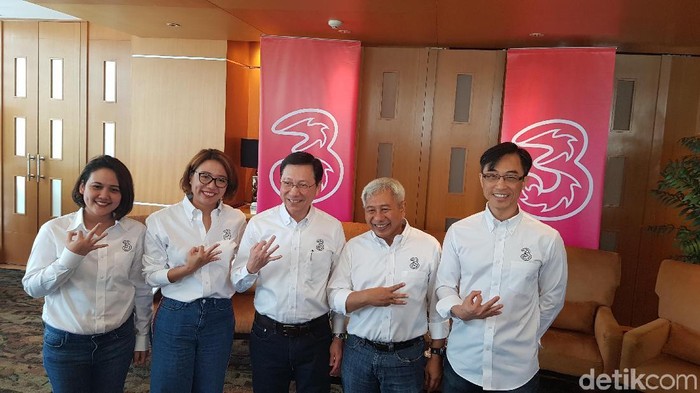 Hutchison Tri Indonesia (Tri) membuka diri terhadap peluang konsolidasi operator seluler. (Foto: Kris F/detikINET) Hutchison Tri Indonesia (Tri) membuka diri terhadap peluang konsolidasi operator seluler. (Foto: Kris F/detikINET)