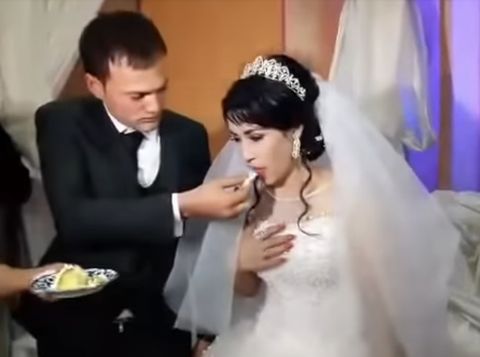 Video Pengantin Wanita Ditampar oleh Suami Jadi Viral, Hanya Karena Kue 