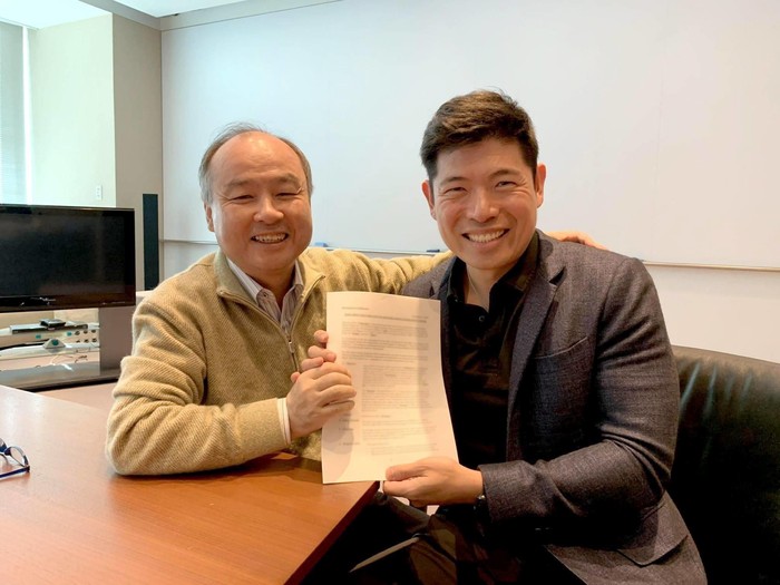 Masayoshi Son dan Anthony Tan. Foto: Linkedin Masayoshi Son dan Anthony Tan. Foto: Linkedin