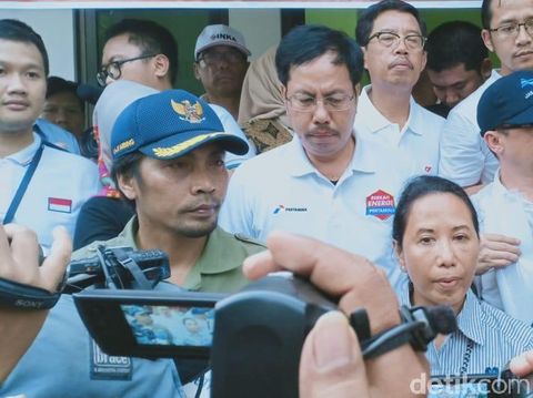 Menteri BUMN Rini Soemarno mengunjungi korban banjir di Kabupaten Madiun