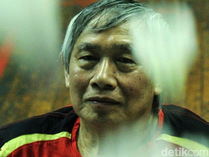 Christian Hadinata adalah salah satu legenda bulutangkis Indonesia. Christian bersama Imelda Wiguna pernah mengukir tinta emas sebagai juara ganda campuran pertama All England dari Asia.