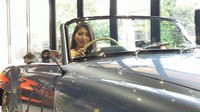 Saya sendiri bisa naik motor manual. Dulu pernah bawa motor sport Ninja 250 sama Ninja 650, kata Shella, saat ditemui di TDA Luxury Toys, Radio Dalam, Kebayoran Baru, Jakarta Selatan. Foto: Luthfi Anshori