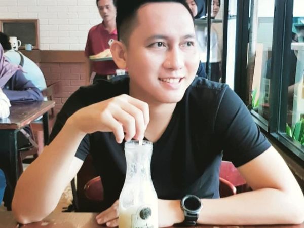 Intip Momen Makannya Dokter Hewan Zaldie yang Ganteng