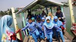 Persingkat Jarak Tempuh, Warga Lebih Senang Naik Perahu Eretan