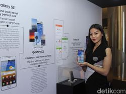 Ponsel Android Kelas Sultan di Tangan Para Wanita Menawan