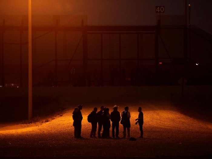 Migrants from Central America are seen after crossing the Rio Bravo to illegally enter El Paso, Texas, as seen from Ciudad Juarez, Mexico March 6, 2019. Picture taken March 6, 2019. REUTERS/Jose Luis Gonzalez     TPX IMAGES OF THE DAY