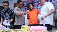 Zul tidak banyak berbicara ketika polisi memberikan kesempatan kepadanya untuk berbicara di hadapan media. Zul hanya berpasrah diri pada kasus yang menjeratnya kini.