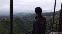 Dari atas menara pandang, traveler dapat melihat panorama alam nan cantik khas Magelang (Eko/detikTravel)