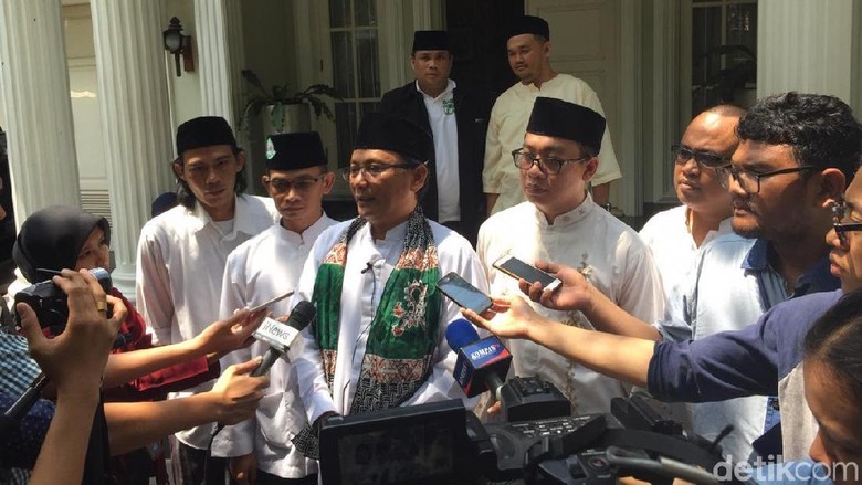 Kecewa, FBR Buka-bukaan Alasan Tinggalkan Prabowo-Sandi dan Dukung Jokowi Kecewa, FBR Buka-bukaan Alasan Tinggalkan Prabowo-Sandi dan Dukung Jokowi