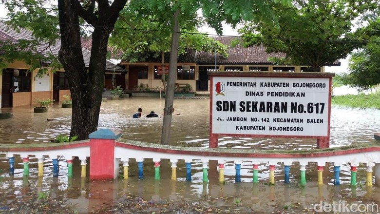 Banjir Bojonegoro Rendam 27 Desa, Kerugian Ditaksir Lebih Rp 1 Miliar Banjir Bojonegoro Rendam 27 Desa, Kerugian Ditaksir Lebih Rp 1 Miliar