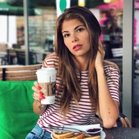 Lewat keterangan foto yang positif tentang pentingnya mencitai diri sendiri, Yulianna kini mendapatkan banyak dukungan. Dulu di-bully, kini selebgram dengan followers hampir 100 ribu itu justru mendapatkan banyak pujian karena aksi postifnya. Foto: Instagram (@yulianna.yussef)